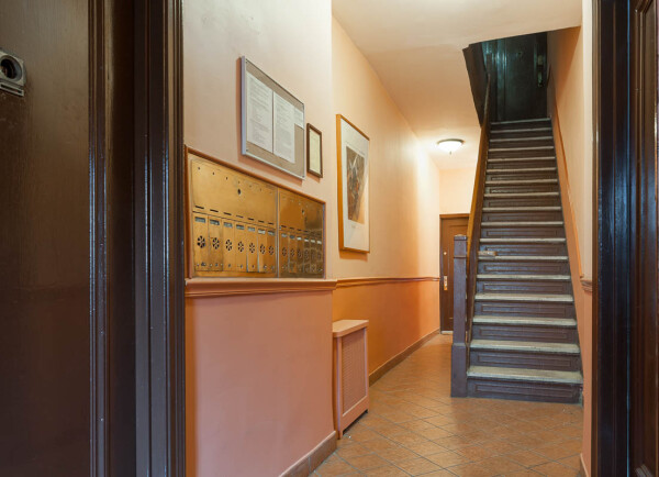 building lobby - clean, cheery.  small, peaceful building in great neighborhood (80th and2nd ave - upper east side